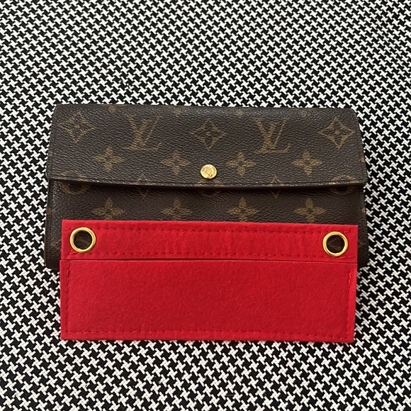 SOLD Louis Vuitton - Monogram Sarah Wallet - Picture 9 of 9